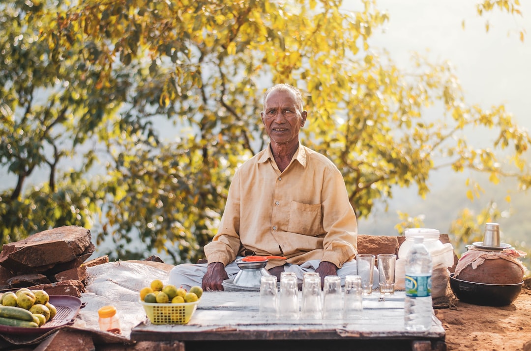 How to Hydrate an Elderly Parent Who Refuses Water